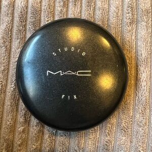 MAC Studio Fix Powder Foundation NC30
